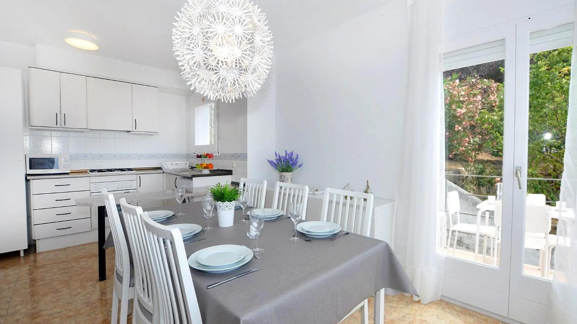 Beautiful Apartment Near Canyelles Town Roses