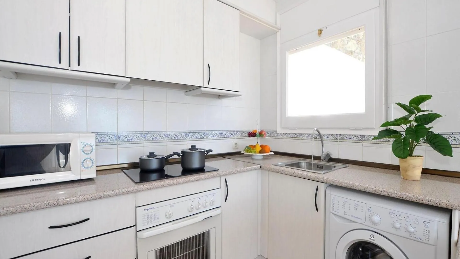 Beautiful Apartment Near Canyelles Town Roses